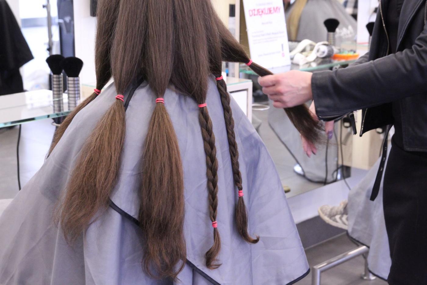 Ścięły włosy w słusznej sprawie