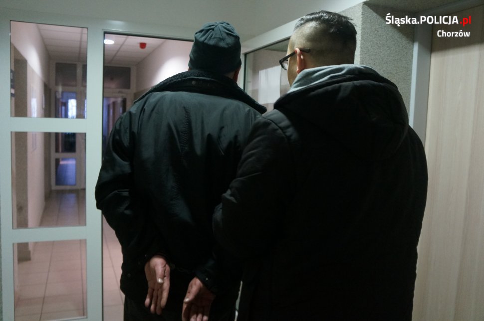 Zatrzymani za zdewastowanie dachu