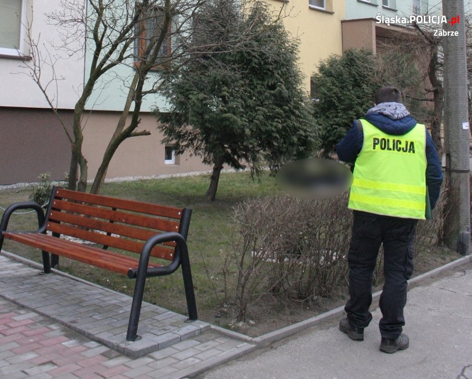 Mężczyzna wypadł z okna na ósmym piętrze