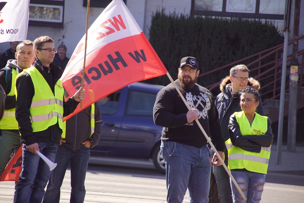 Pikieta pod Hutą Pokój 30