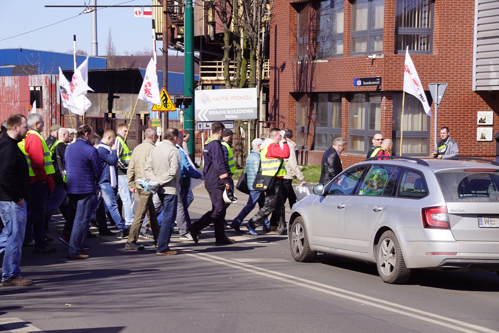 Pikieta pod Hutą Pokój 33
