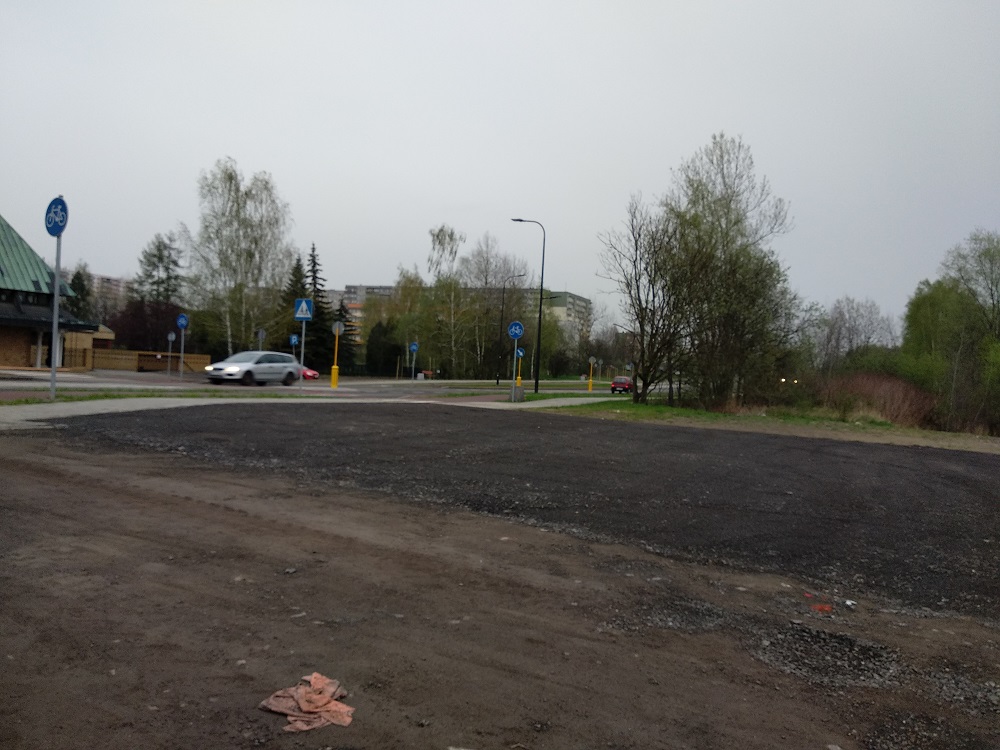 Przy kościele przybyło miejsc parkingowych