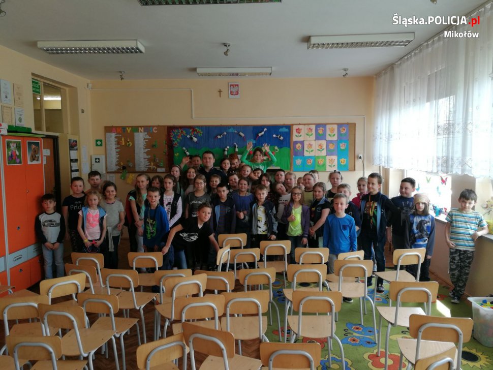 Dzielnicowy o bezpieczeństwie z dziećmi