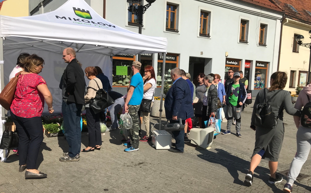 Sukces zbiórki elektrośmieci. Kwiaty trafiły do mieszkańców