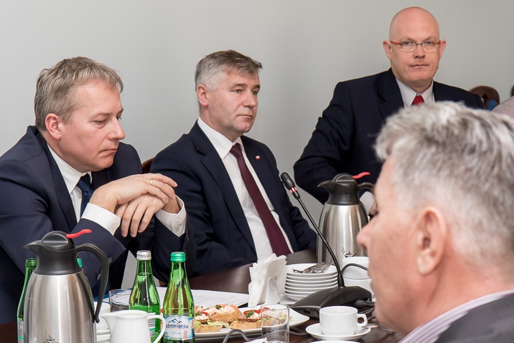 Walka o pieniądze w służbie zdrowia