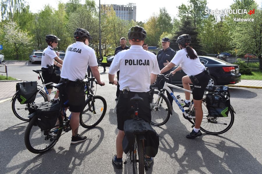 Policjanci na dwóch kółkach