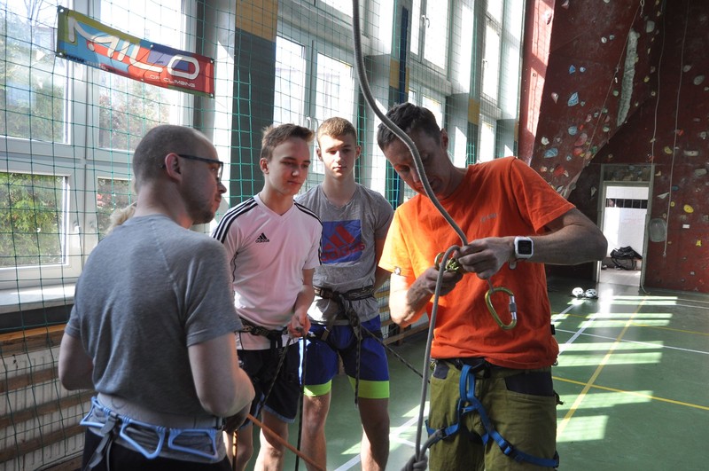 Uczniowie wzięli udział w szkoleniu wspinaczkowym