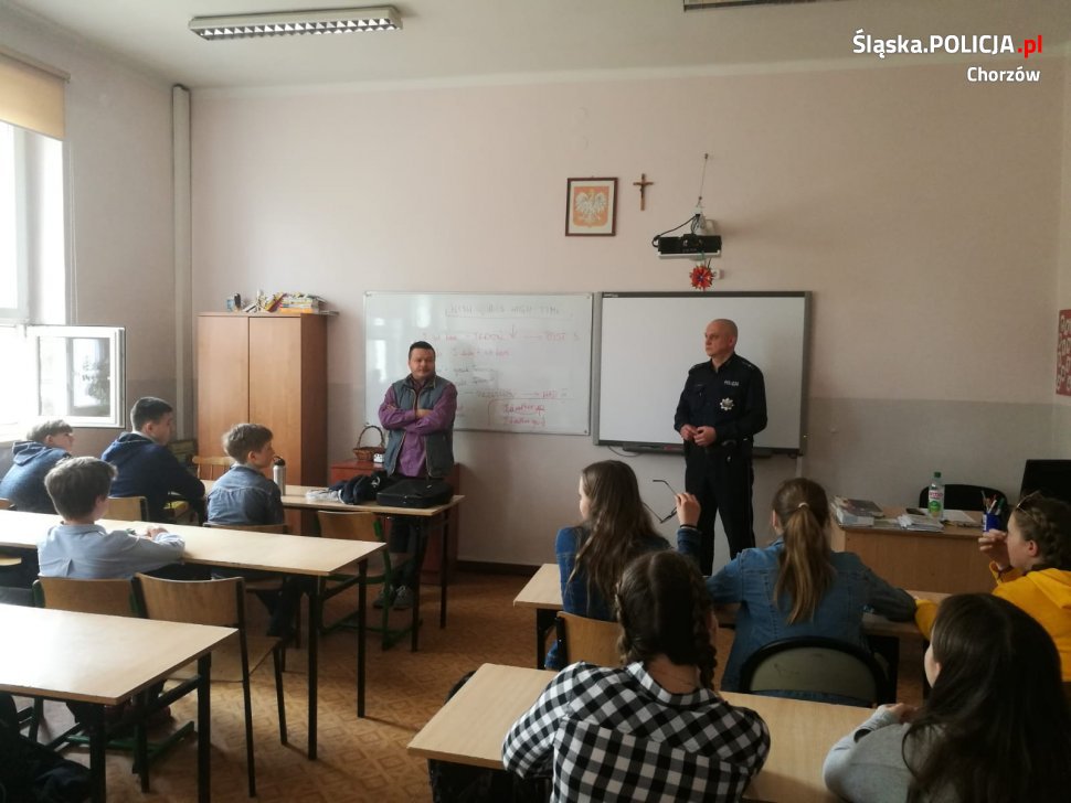 Dzielnicowi na spotkaniu z siódmoklasistami