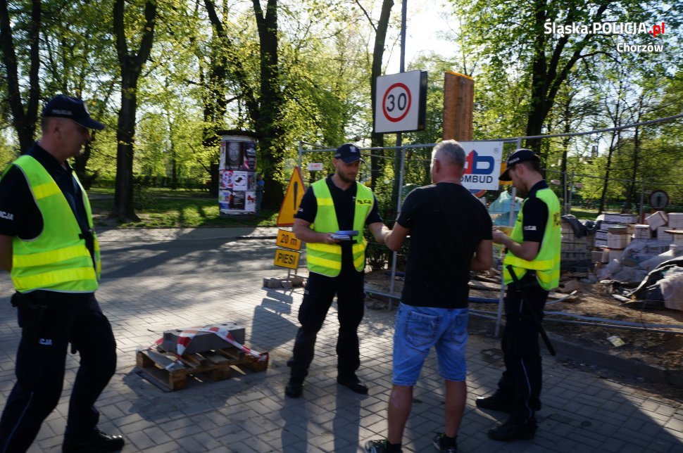 Policjanci na rzecz bezpieczeństwa pieszych