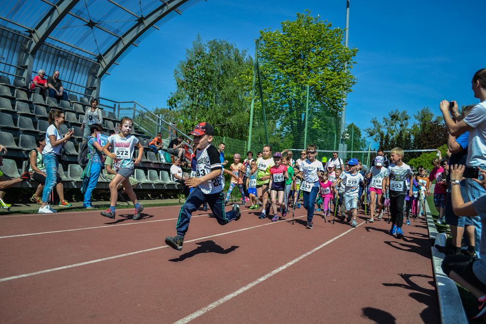 Tłumny Marsz Nordic Walking