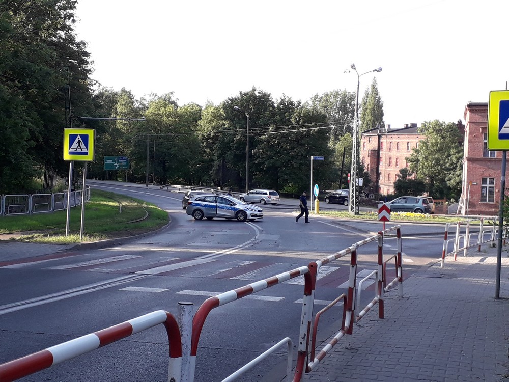 Tir blokuje rondo w Wirku