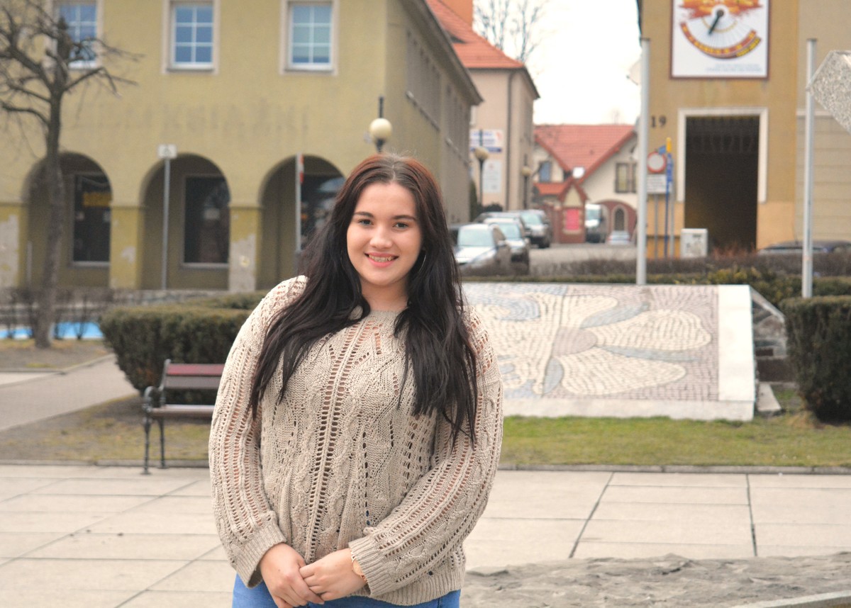 19-latka pomagająca potrzebującym