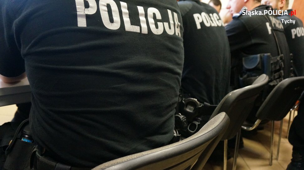 Policyjne zabezpieczenie meczu w Tychach [WIDEO]