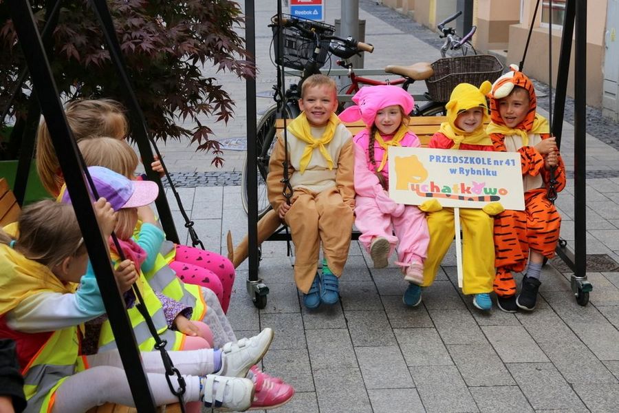 Dzieci namalowały smog dla premiera