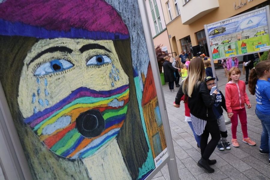 Dzieci namalowały smog dla premiera