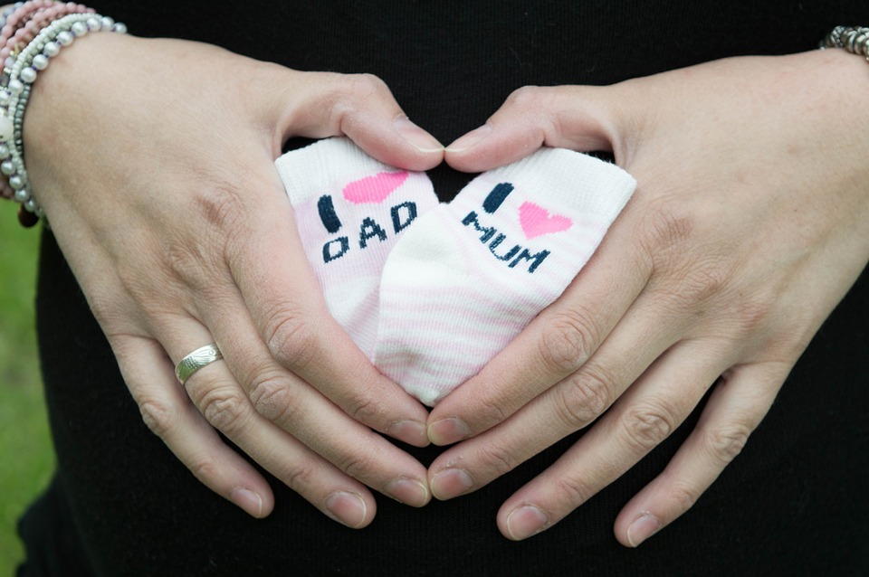 Sesja ciążowa - plener czy dom?