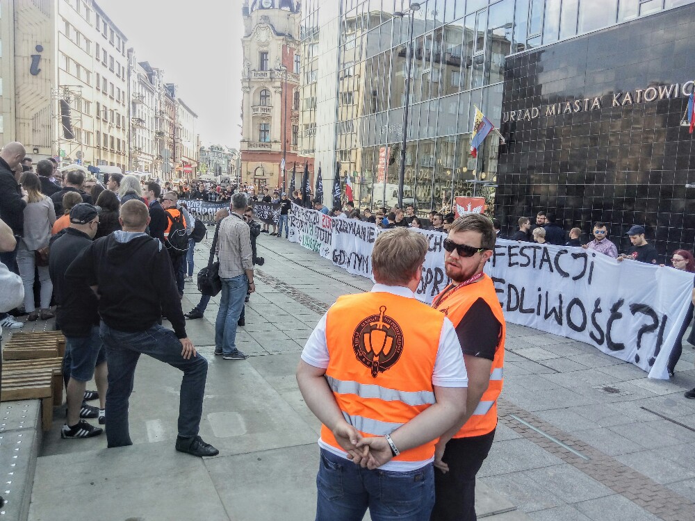 Pis-PO jedno zło. Narodowcy protestują