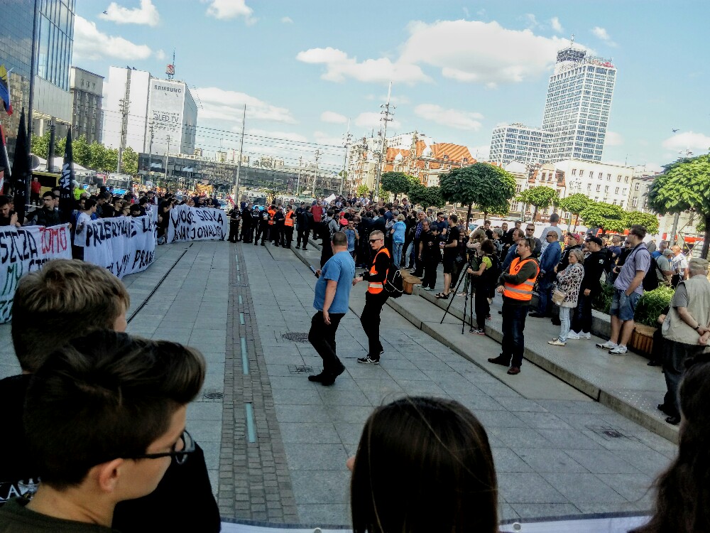 Pis-PO jedno zło. Narodowcy protestują