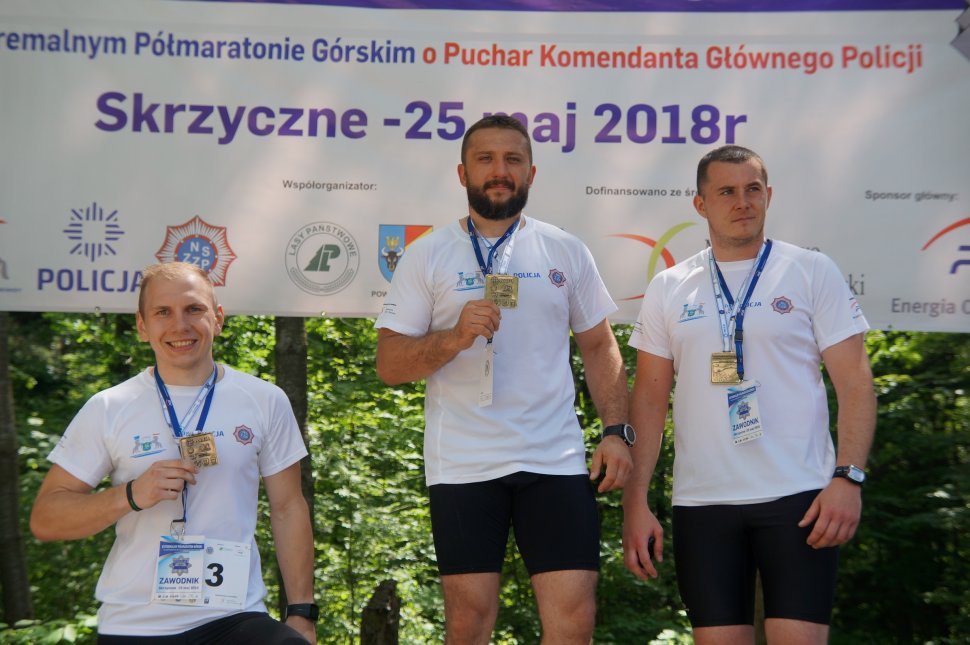 Świętochłowiccy policjanci w ekstremalnym półmaratonie