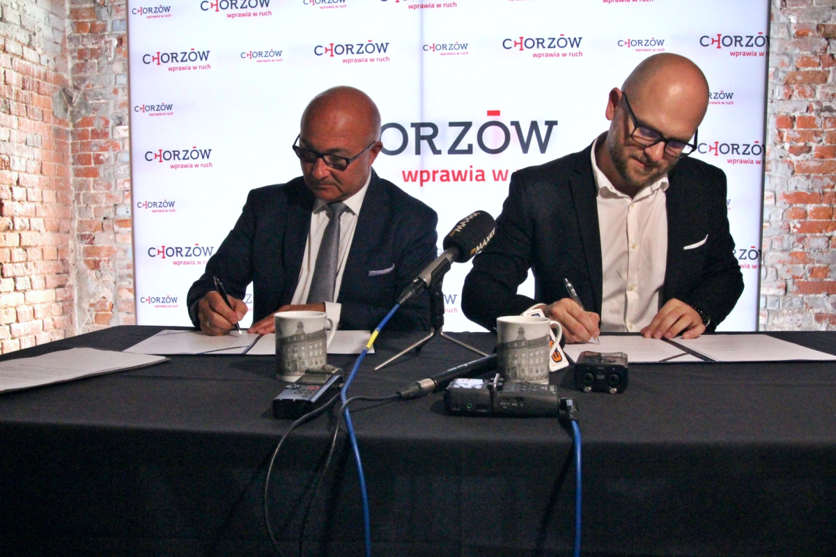 Miasto przejęło zabytkowy ratusz w Chorzowie Batorym