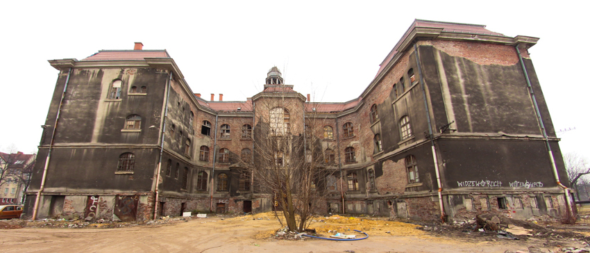 Miasto przejęło zabytkowy ratusz w Chorzowie Batorym