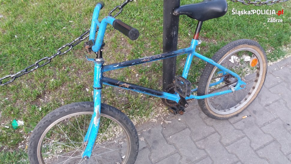 12 - latek wjechał rowerem w samochód