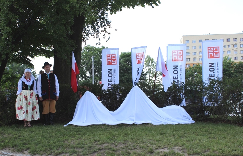 Posąg Bronisława Piłsudskiego stanął przed siedzibą muzeum