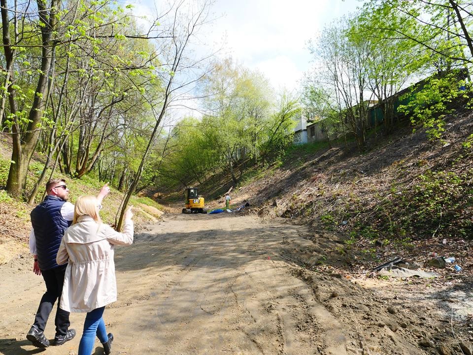 Budowa łącznika na ukończeniu