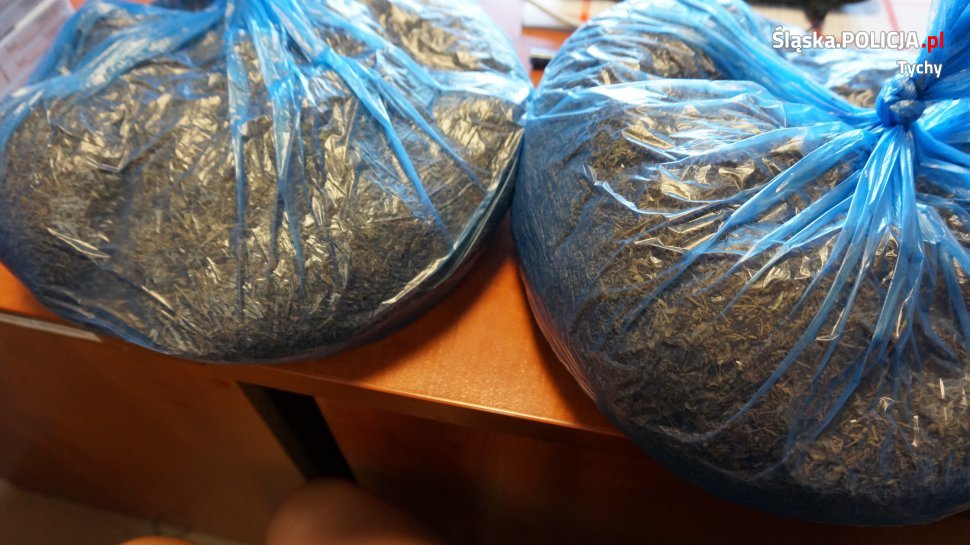 Tyscy policjanci przejęli nielegalny towar za 25 tys. zł