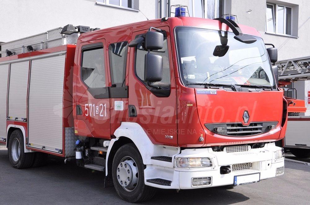 Czarny dym nad miastem - duży pożar składowiska makulatury