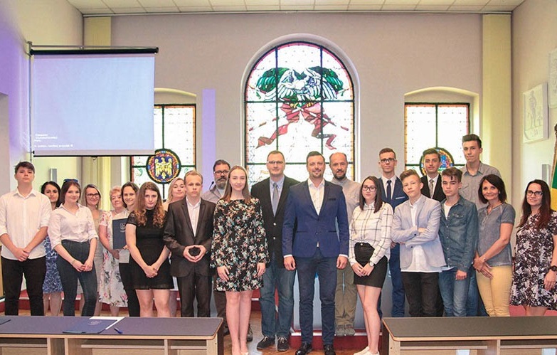 Wręczono zaświadczenia