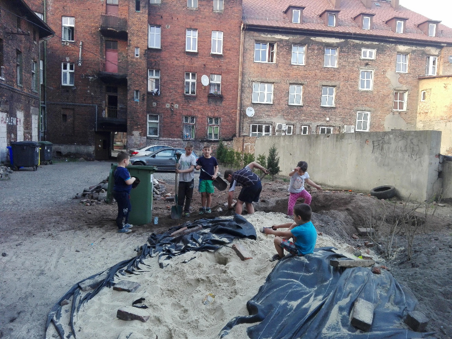 Żeromskiego 20 - podwórko na medal