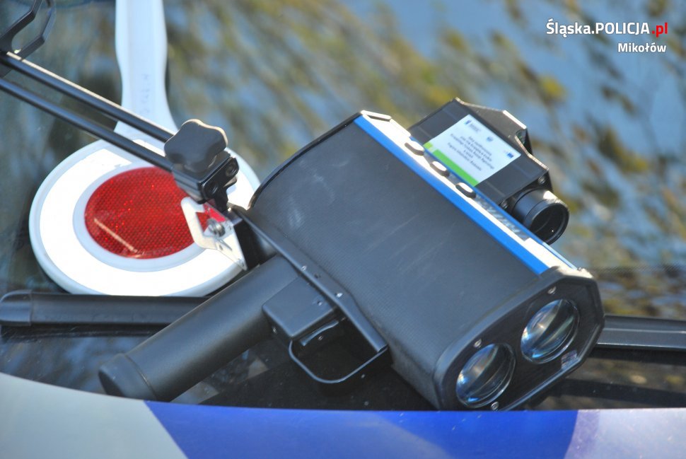 Jechał na "podwójnym gazie" i stracił prawo jazdy