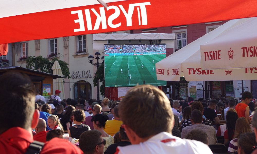 [ZDJĘCIA] Doping na rynku mimo przegranej Biało-Czerwonych