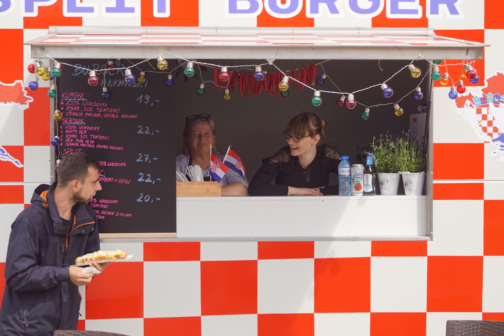 [FOTO] Foodtrucki zawojowały mikołowski rynek
