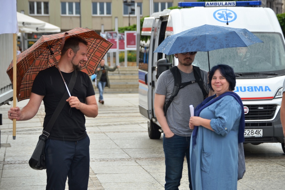 Urodziny z protestem w tle…