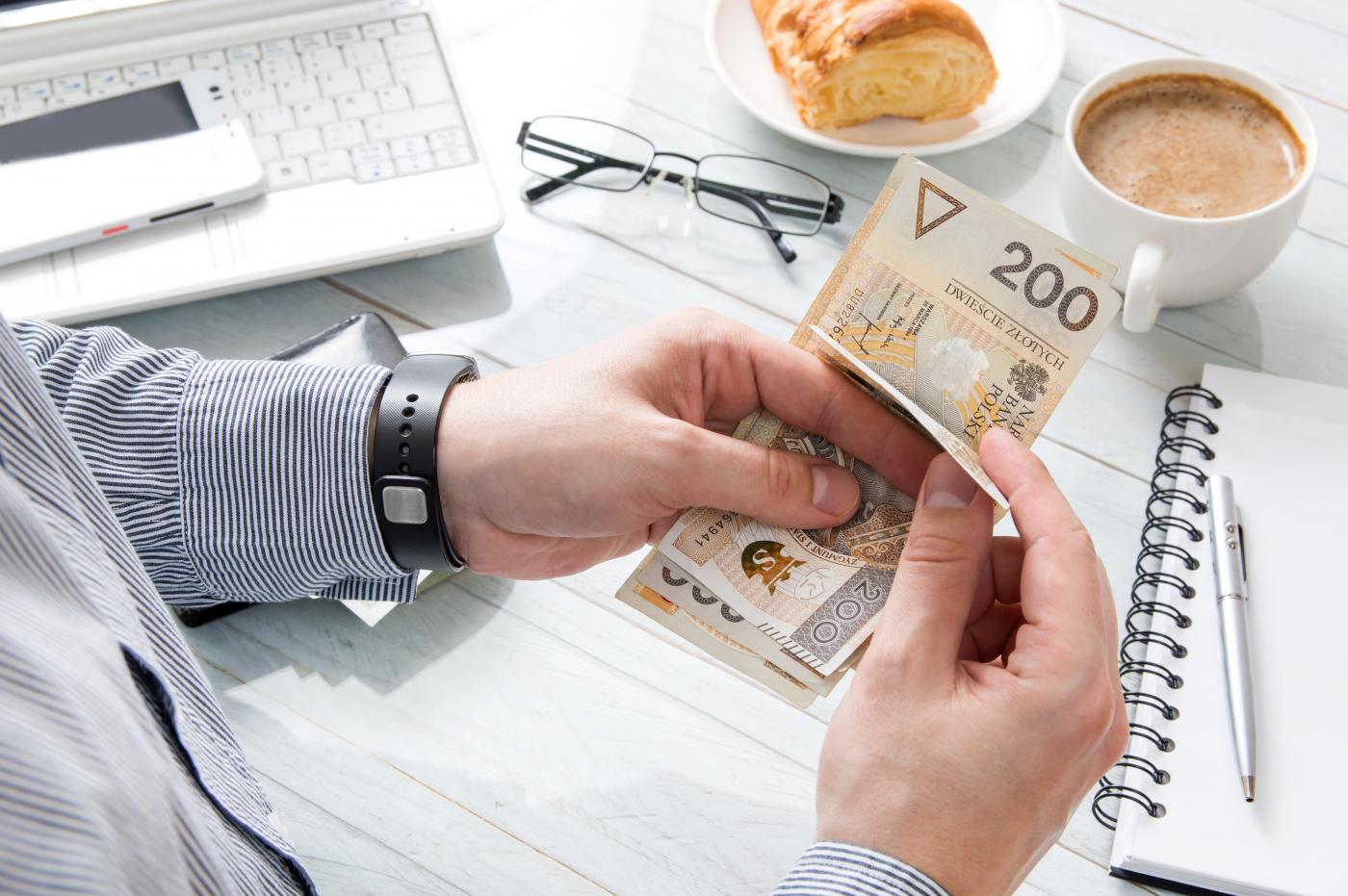 Chwilówki i pożyczki ratalne. Jak pożyczać bezpiecznie?