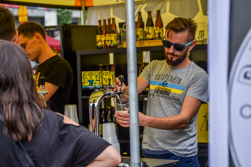 Piwo, foodtrucki i śpiew [FOTORELACJA]