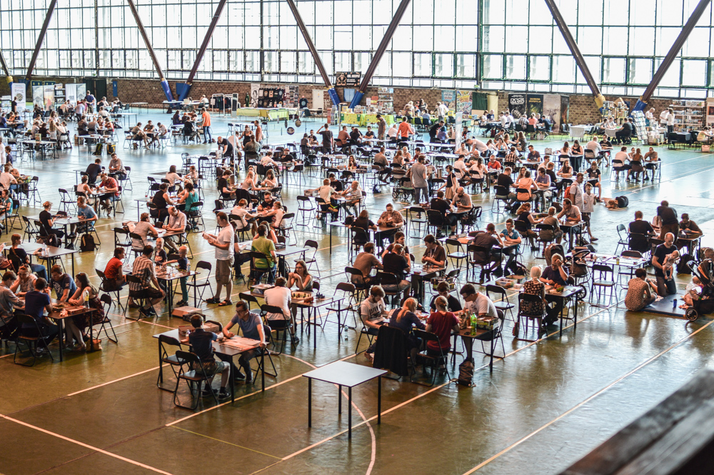 Pionek - tłum graczy w hali MOSiR [ZDJĘCIA]