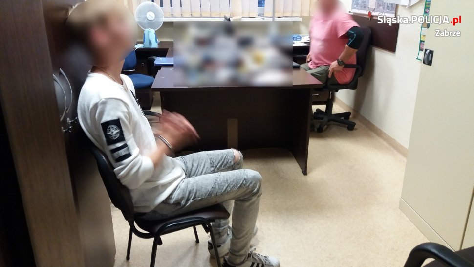 Zatrzymani przy kradzionym samochodzie