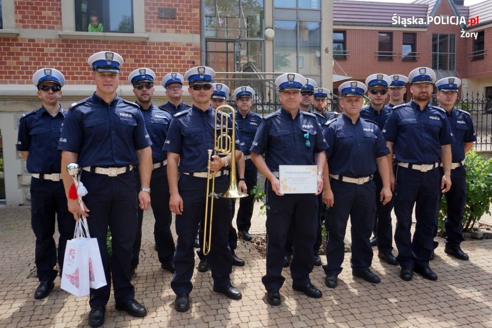 Policyjni muzycy zagrali na rzecz żorskiego hospicjum