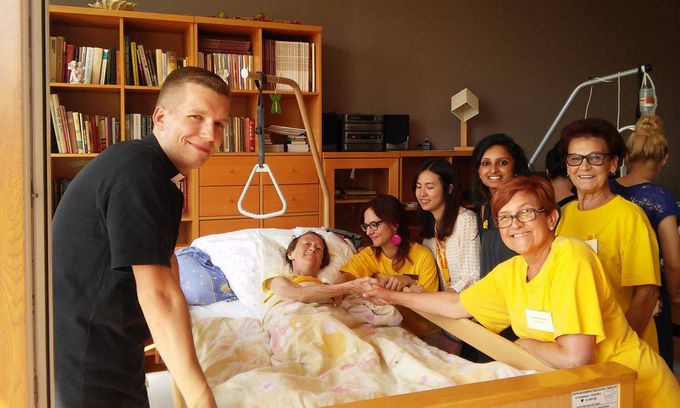 Myślisz o niesieniu pomocy chorym? Weź udział w kursie!