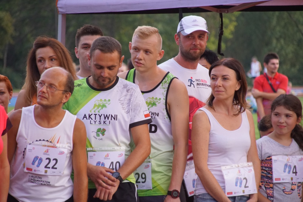 W japonkach po bieżni!