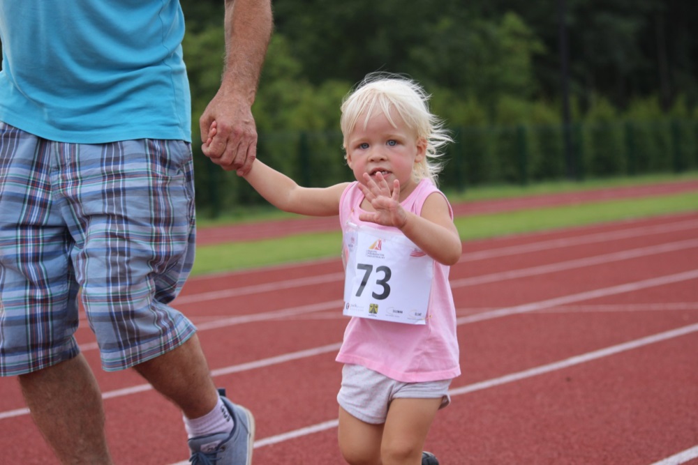 W japonkach po bieżni!
