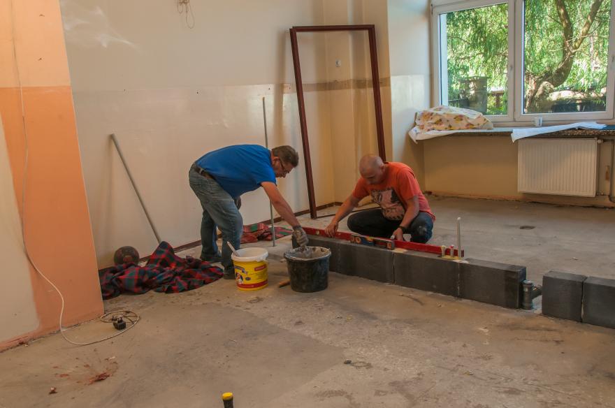 Szkoły zmieniają się w wakacje