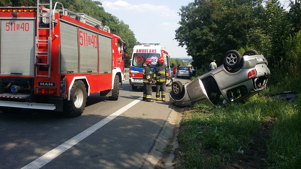 Zderzenie osobówek, kierowca na podwójnym gazie