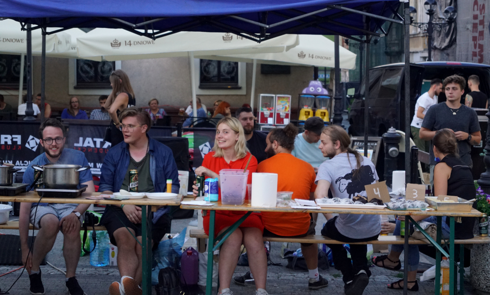 [FOTO] Smacznie, humanitarnie, rockowo na mikołowskim rynku