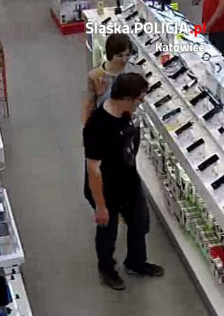 Zabrali cudzy telefon. Poznajesz ich?