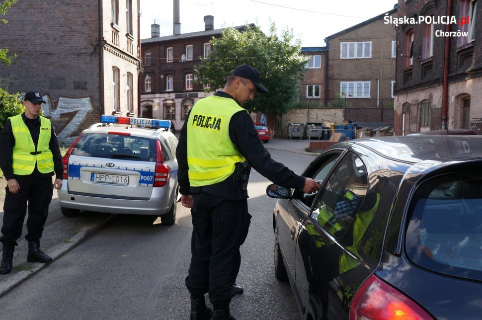 Pierwsze służby, pierwsze zatrzyamania