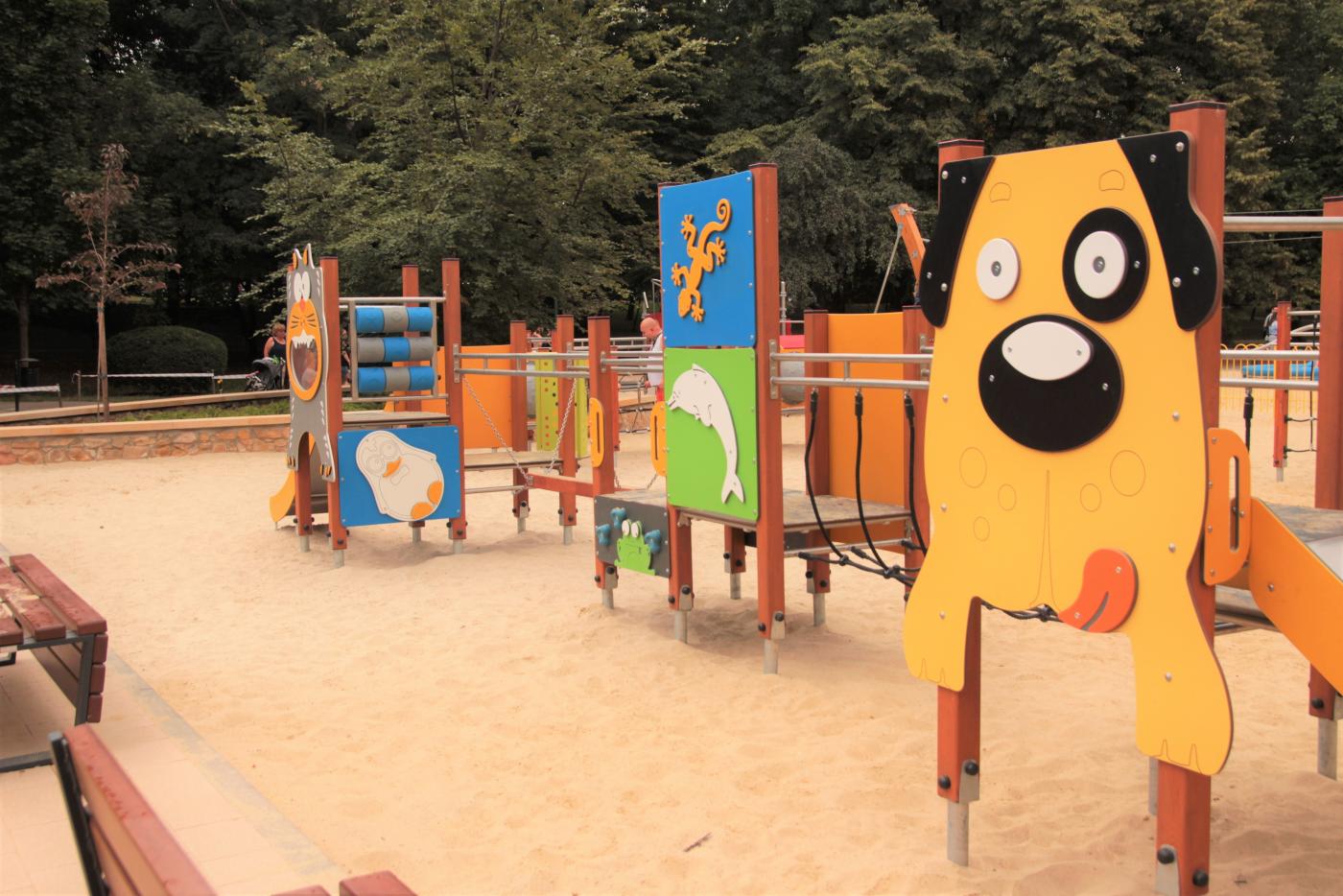 W Parku Róż powstał wielki plac zabaw